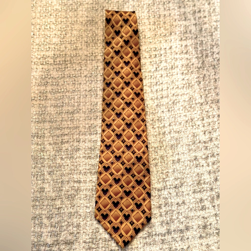 Gently Used Men’s Disney/Mickey Tie